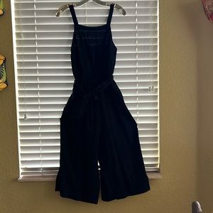 Crop romper. Black. S. Elastic waist plus belt. 13 inches wide legs. Straps.